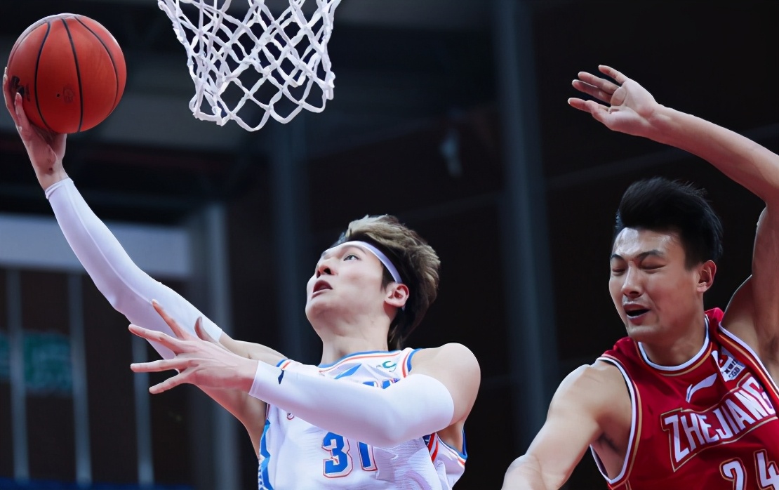 s15全球总决赛-关于上海海港训练开放日；赛前战术微调引欢呼；CBA常规赛在即；训练强度明显提升的信息