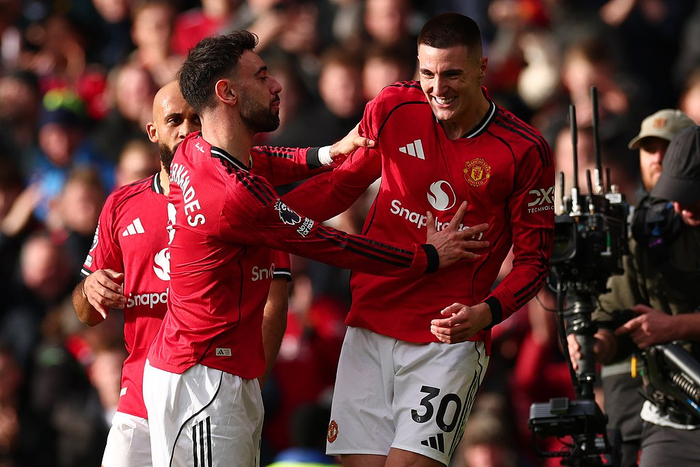 英雄联盟s15-加时末段体能课后，曼联手感冰凉备战西甲，气氛紧张，年轻球员得到机会(wps文档末段后空白多下一段不接上)